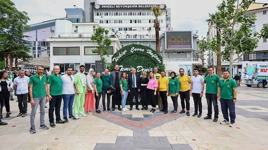 Büyükşehir Denizlililere binlerce fesleğen dağıttı