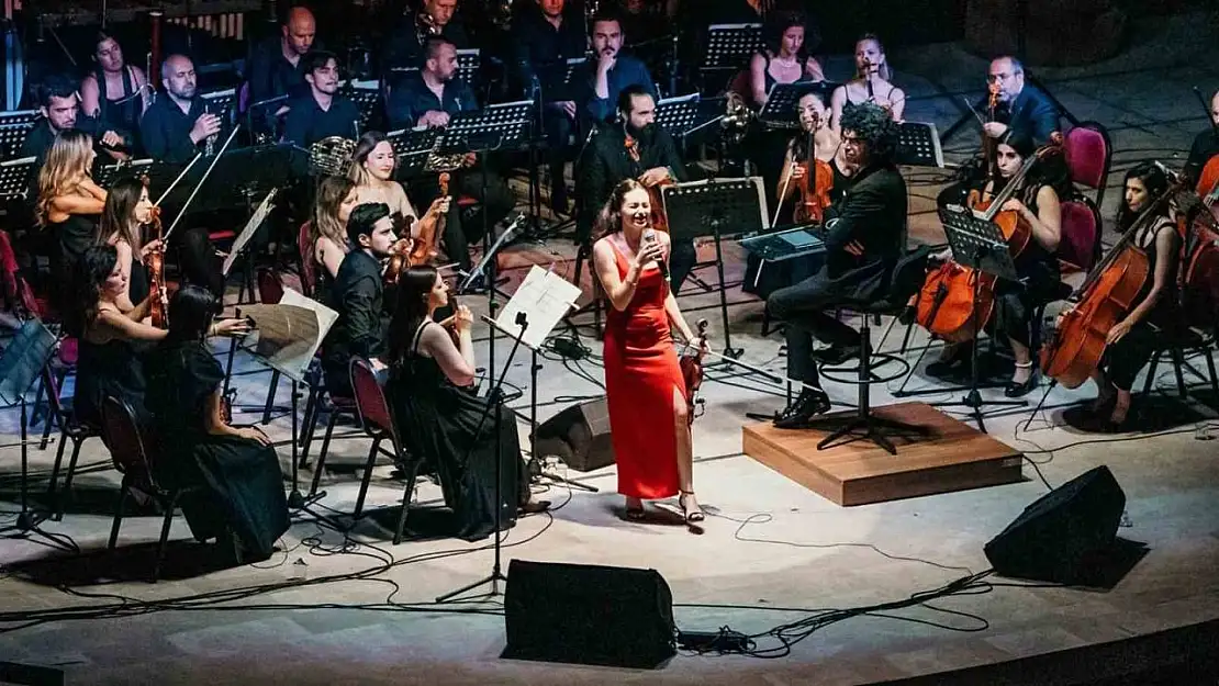 Büyükşehir Orkestrası ve Esther Abrami'den muhteşem konser