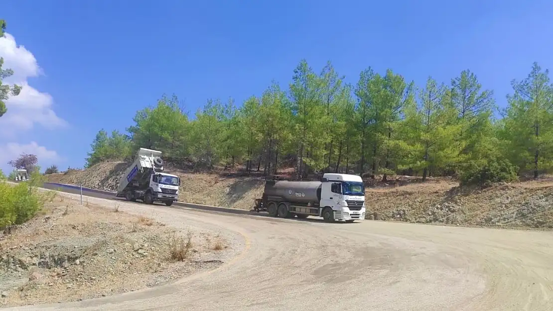 Büyükşehir, Seydikemer'de yol çalışmalarını sürdürüyor