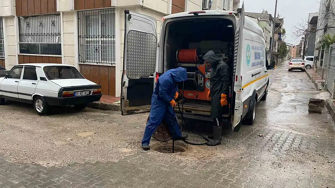 Büyükşehir ve MASKİ, 17 ilçede sağanak yağışa karşı sahada