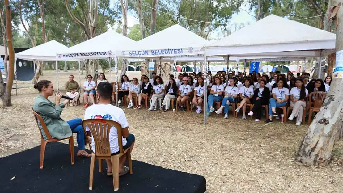 Çağdaş Yaşamın gençleri Pamucak'ta