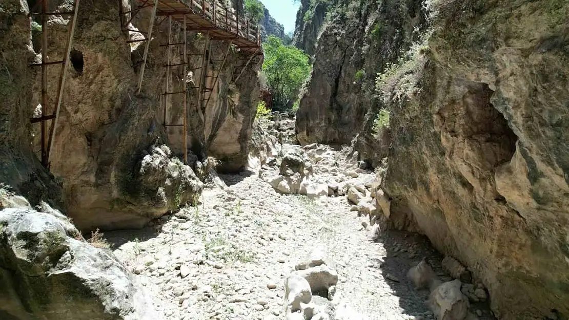 Çal Kısık Kanyonu Menderes'in kurumasıyla tüm ihtişamını kaybetti