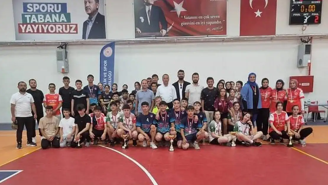 Çal Okul Sporları Voleybol Turnuvası Bekilli'de gerçekleşti