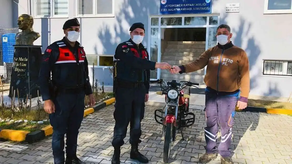 Çalınan motosiklet jandarma tarafından sahibine teslim edildi
