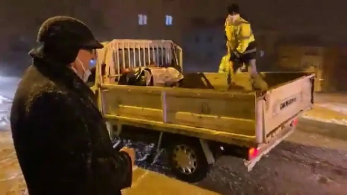 Çan Belediyesi'nin karla mücadele çalışmalarına Başkan Öz de katıldı