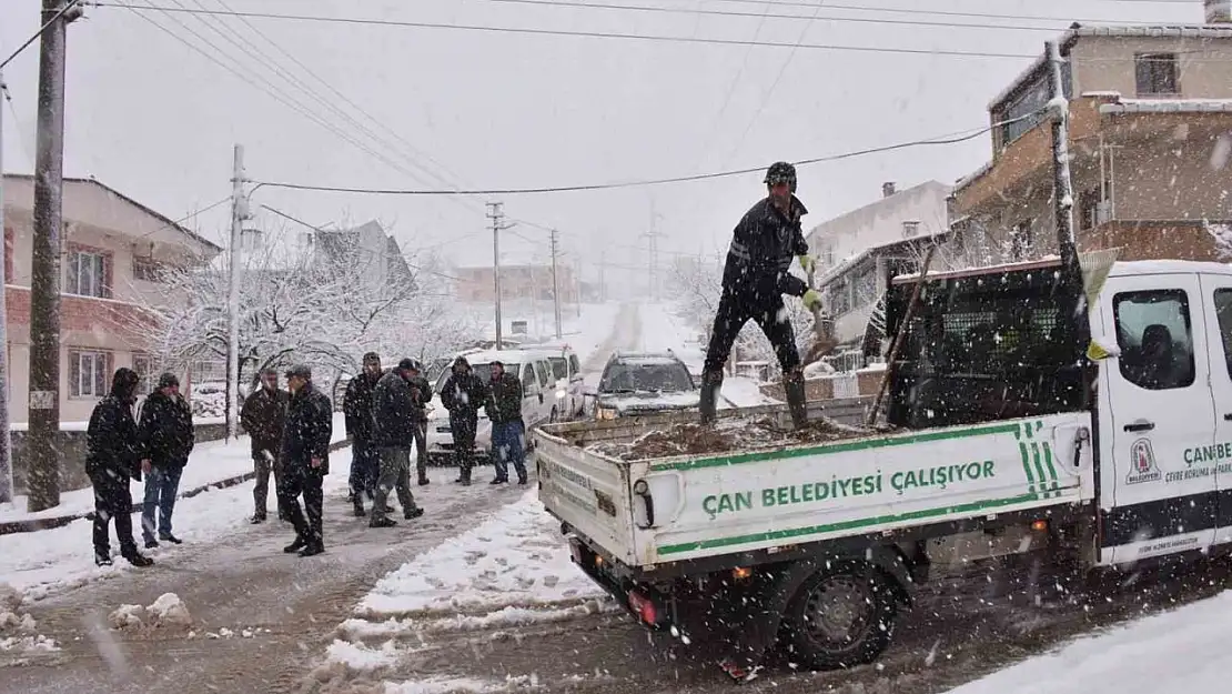 Çan'da kar yağışı etkili oluyor