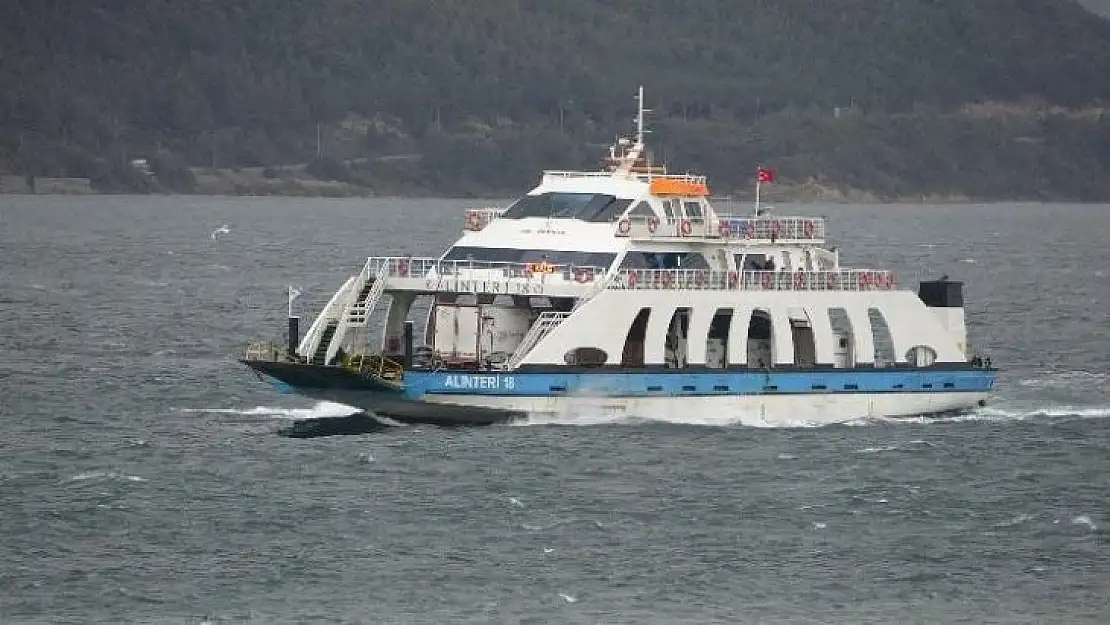 Çanakkale Boğazı'nda feribot seferleri yeniden başladı