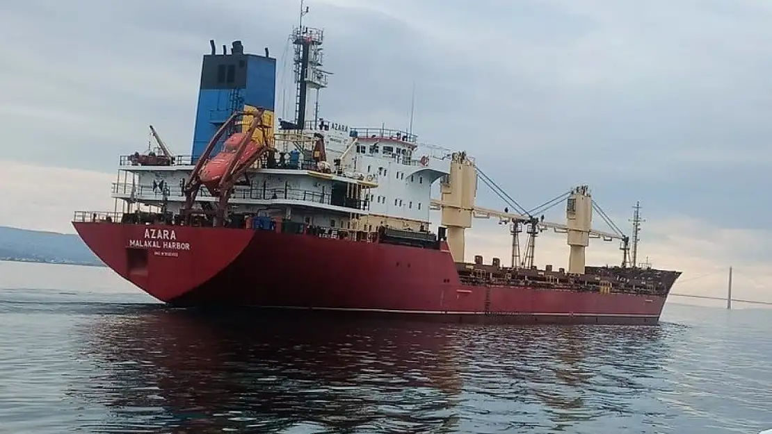Çanakkale Boğazı'nda gemide rahatsızlanan personel, Kıyı Emniyeti ekiplerince tahliye edildi