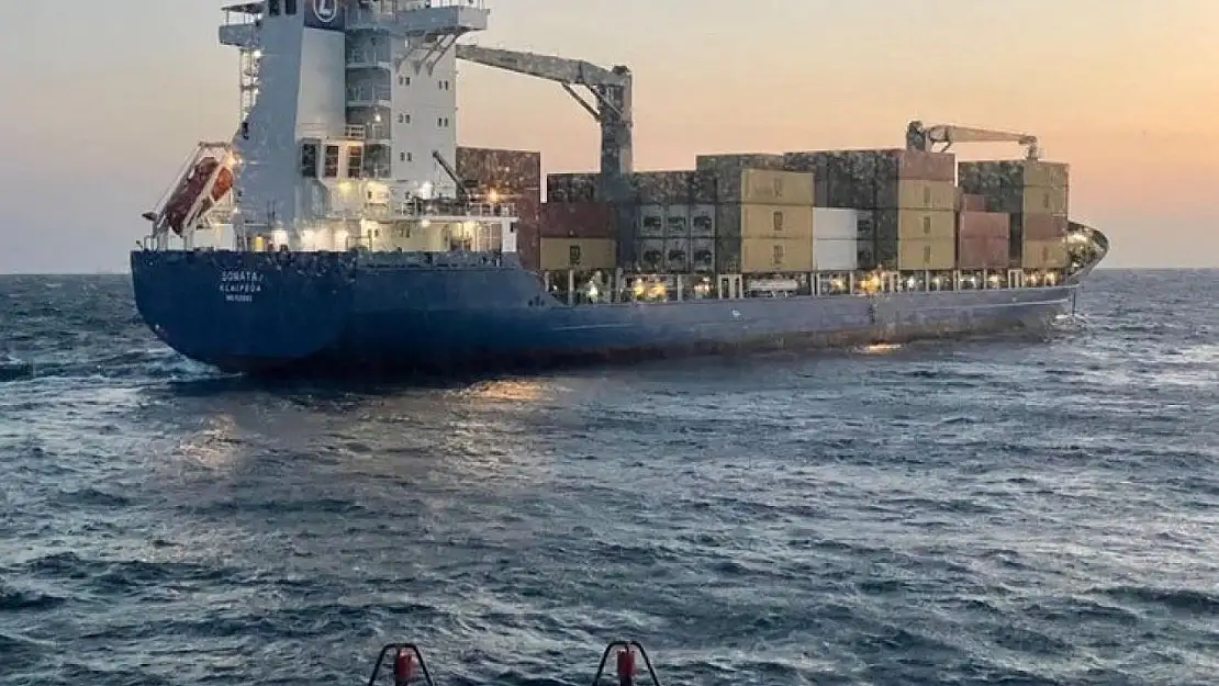 Çanakkale Boğazı'nda konteyner gemisi makine arızası yaptı