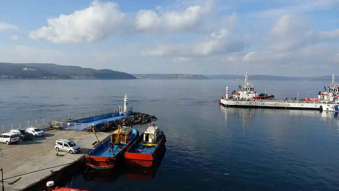 Çanakkale Boğazı sisin etkisini yitirmesiyle tekrar gemi trafiğine açıldı