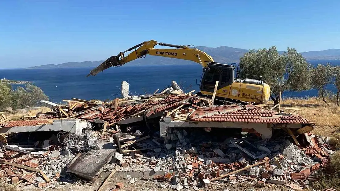 Çanakkale'de 15 kaçak yapı yıkıldı