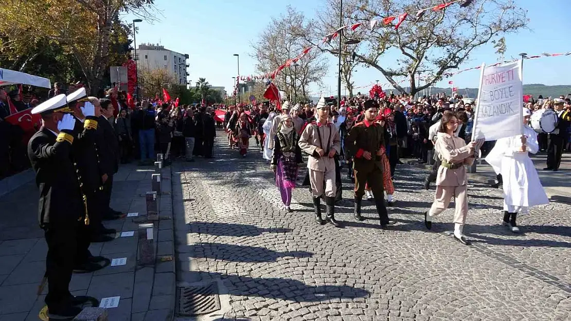 Çanakkale'de 29 Ekim coşkuyla kutlandı