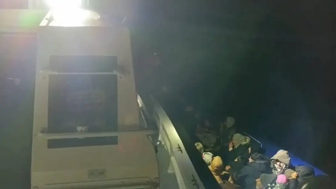 Çanakkale'de 33 kaçak göçmen kurtarıldı