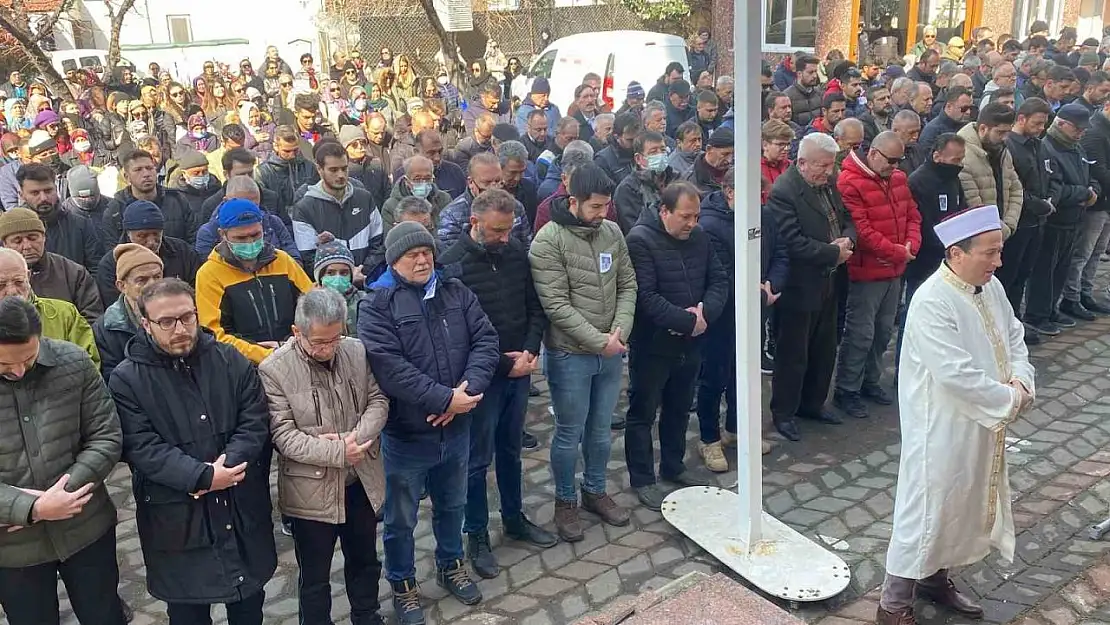 Çanakkale'de depremde hayatını kaybedenler için gıyabi cenaze namazı kılındı