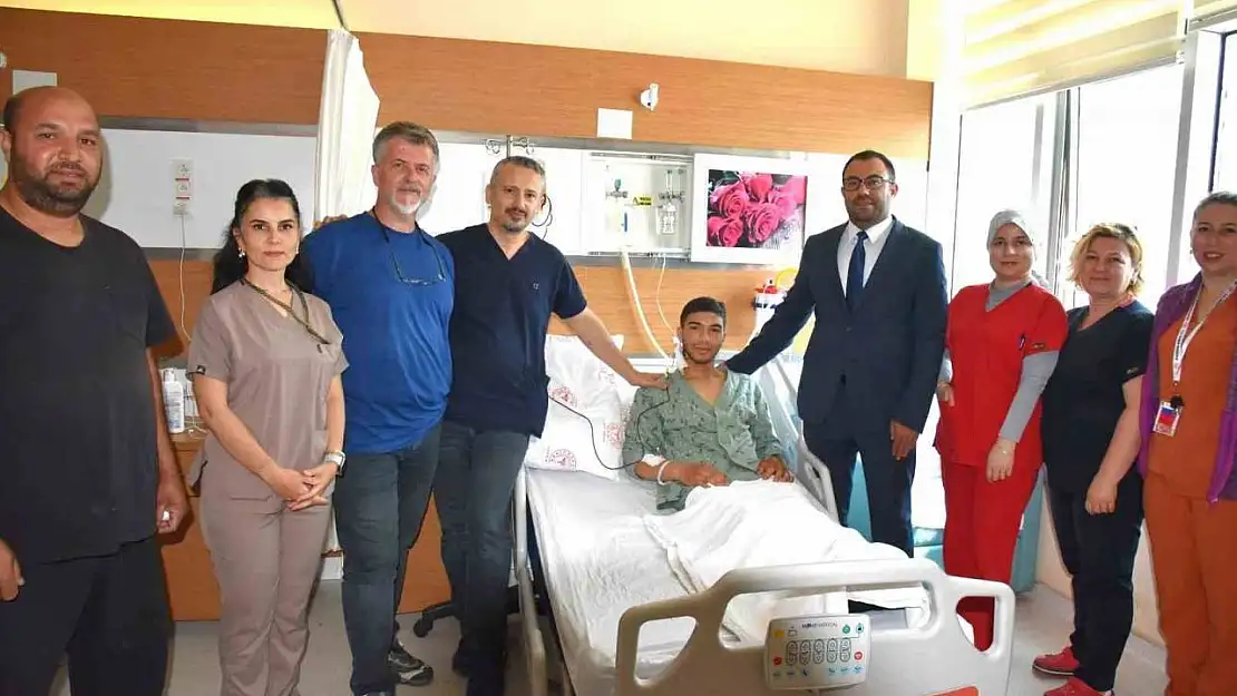 Çanakkale'de ilk kez denen cerrahi yöntemle 15 yaşındaki çocuğun kalbindeki delik kapatıldı
