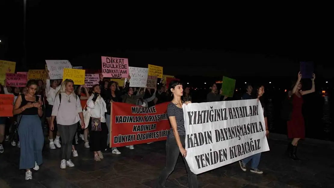 Çanakkale'de kadın cinayetleri protesto edildi