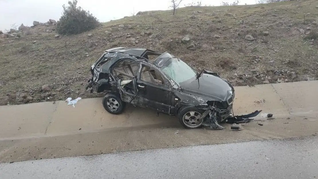 Çanakkale'de kontrolden çıkan cip takla attı: 6 yaralı