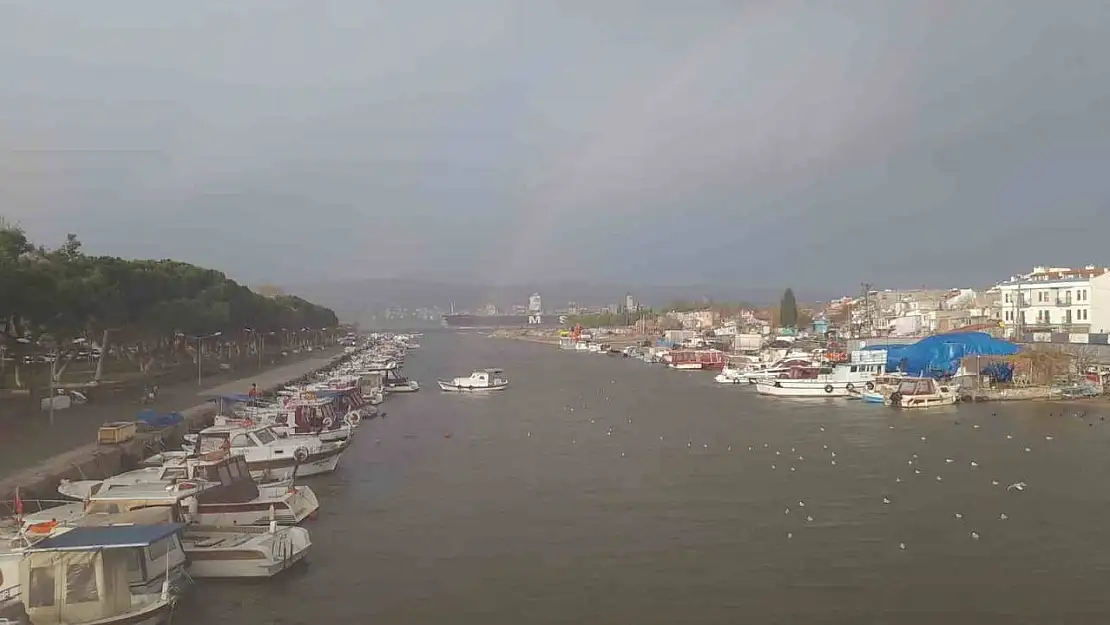 Çanakkale'de lodos ve sağanak etkili oluyor