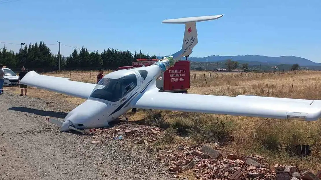 Çanakkale'de motor arızası yapan eğitim uçağı buğday tarlasına sert iniş yaptı