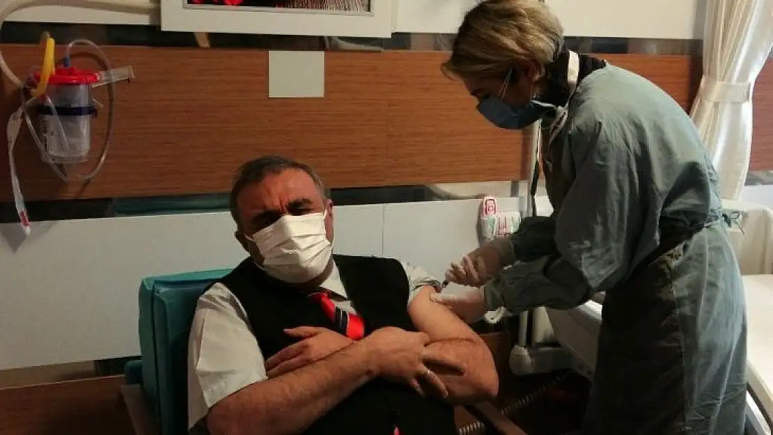 Çanakkale'de sağlık çalışanlarına aşılama çalışması başlatıldı