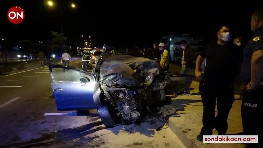 Çanakkale'de ters şeride giren astsubay, görev başındaki polis memuruyla kafa kafaya çarpıştı
