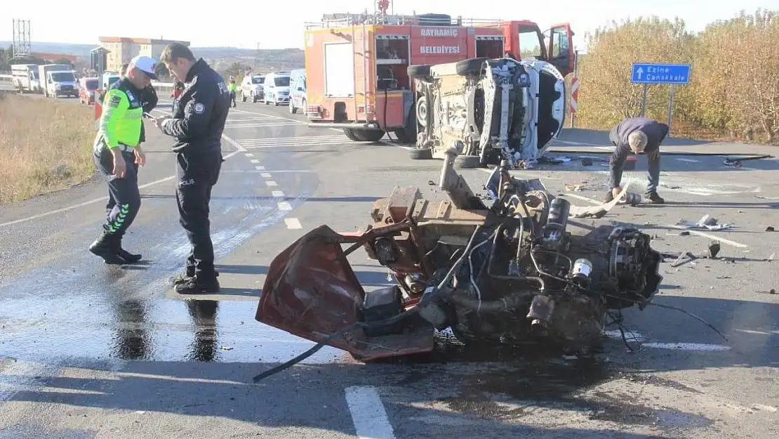 Çanakkale'de traktörün ikiye bölündüğü trafik kazasında 2 kişi yaralandı