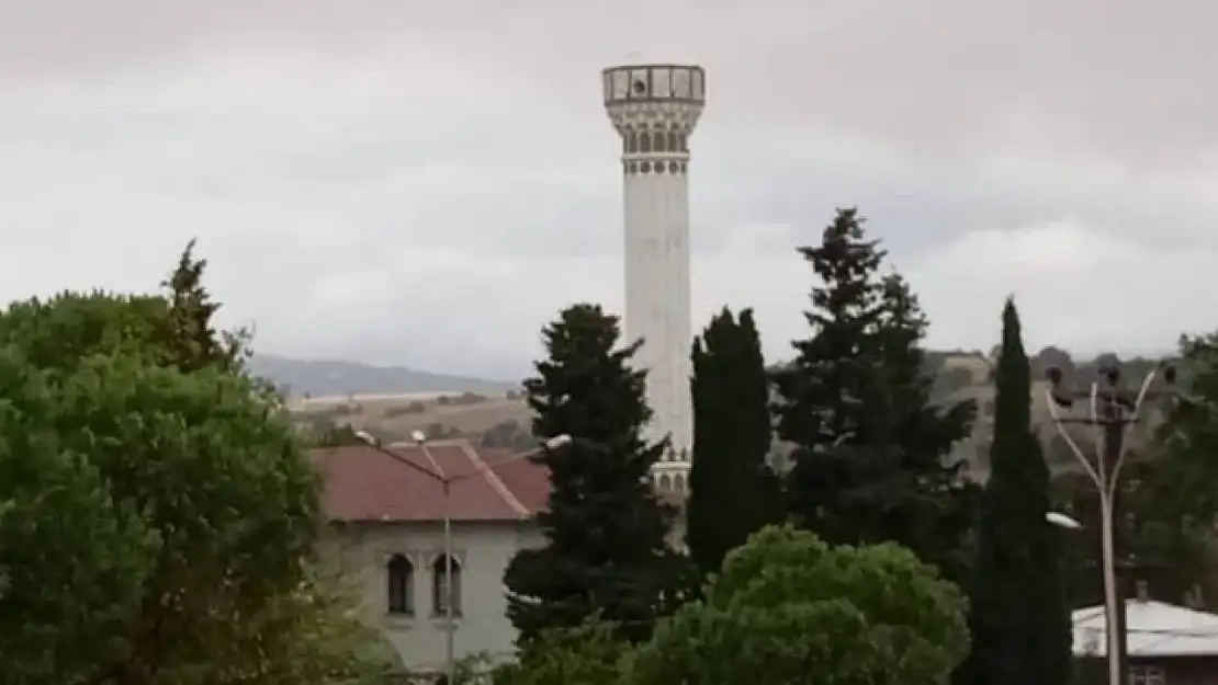 Çanakkale'de yıldırım düştü, cami minaresi yıkıldı