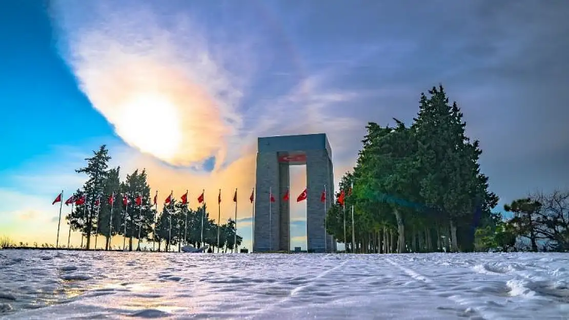 Çanakkale Şehitler Abidesi beyaza büründü
