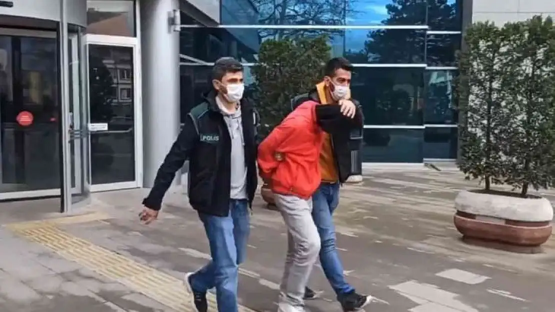 Canlı yayında uyuşturucu madde içen 2 şahıs tutuklandı