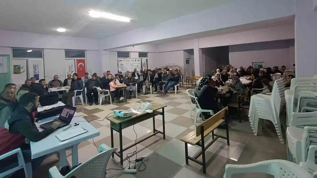 Çavdarhisar'da çiftçilere yönelik bilgilendirme toplantısı