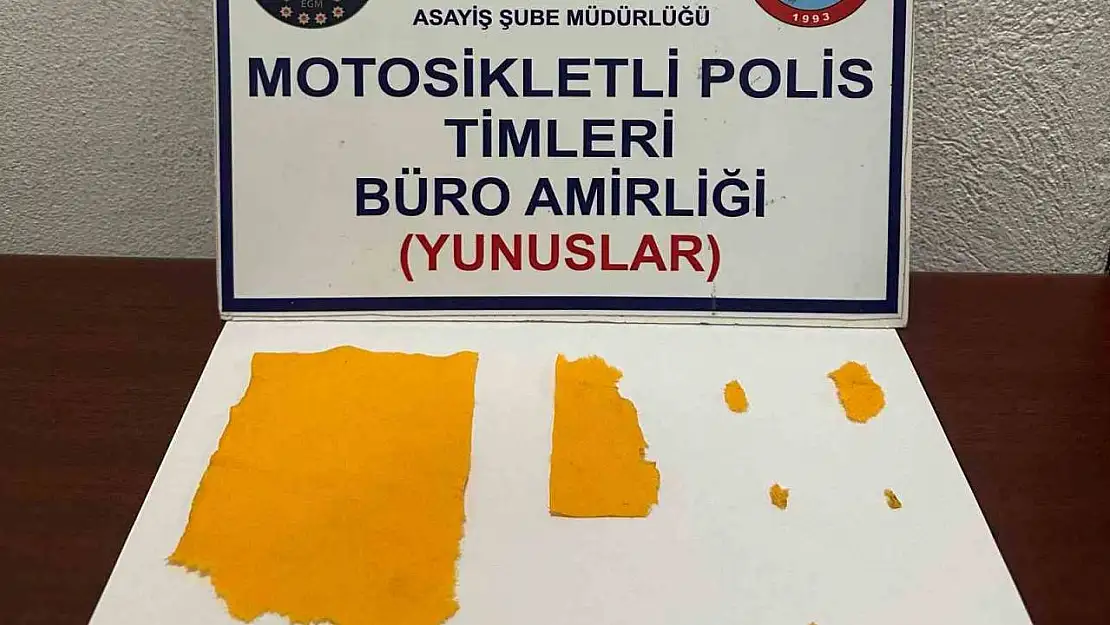 Cep telefonu kılıfından kağıda emdirilmiş uyuşturucu çıktı