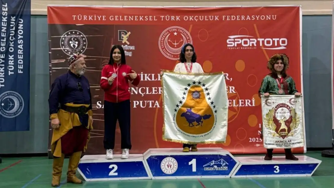 Ceren Arslan Geleneksel Türk okçuluğunda gururumuz oldu