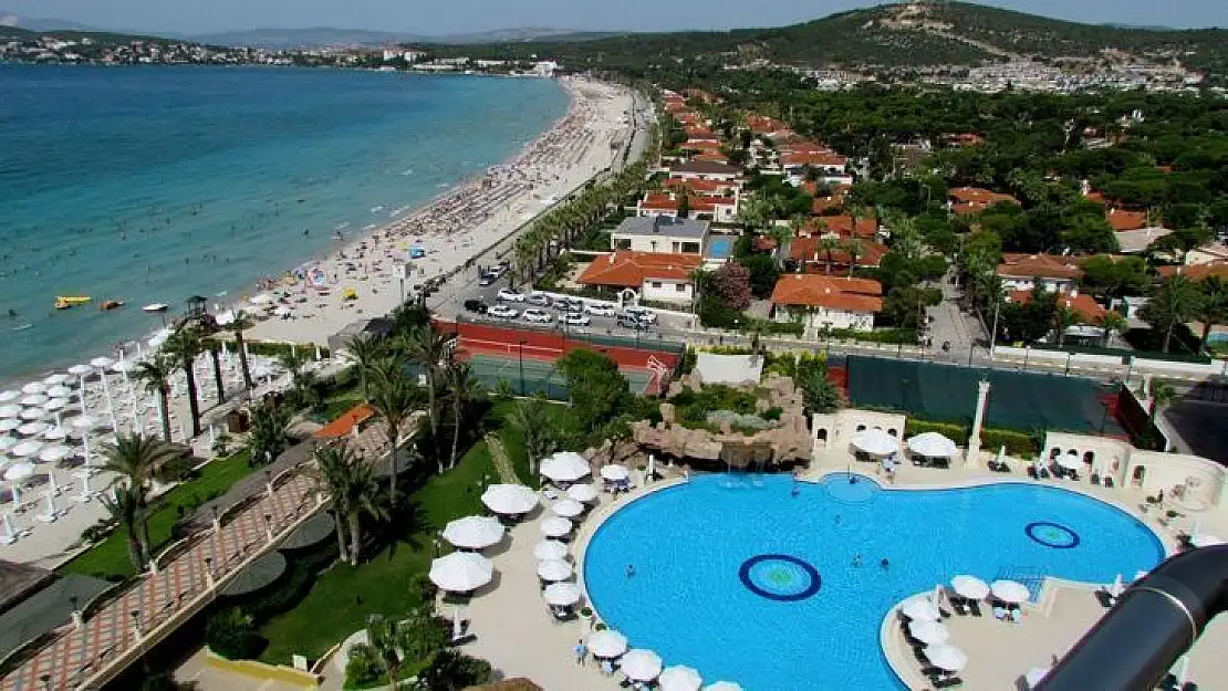 Çeşme, bayrama dolu girdi