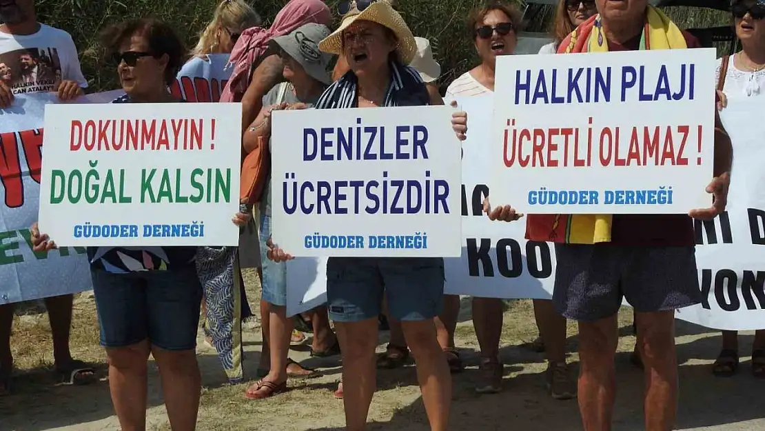 Çeşme'de sahillerin ücretli hale getirilmesine havlulu tepki sürüyor