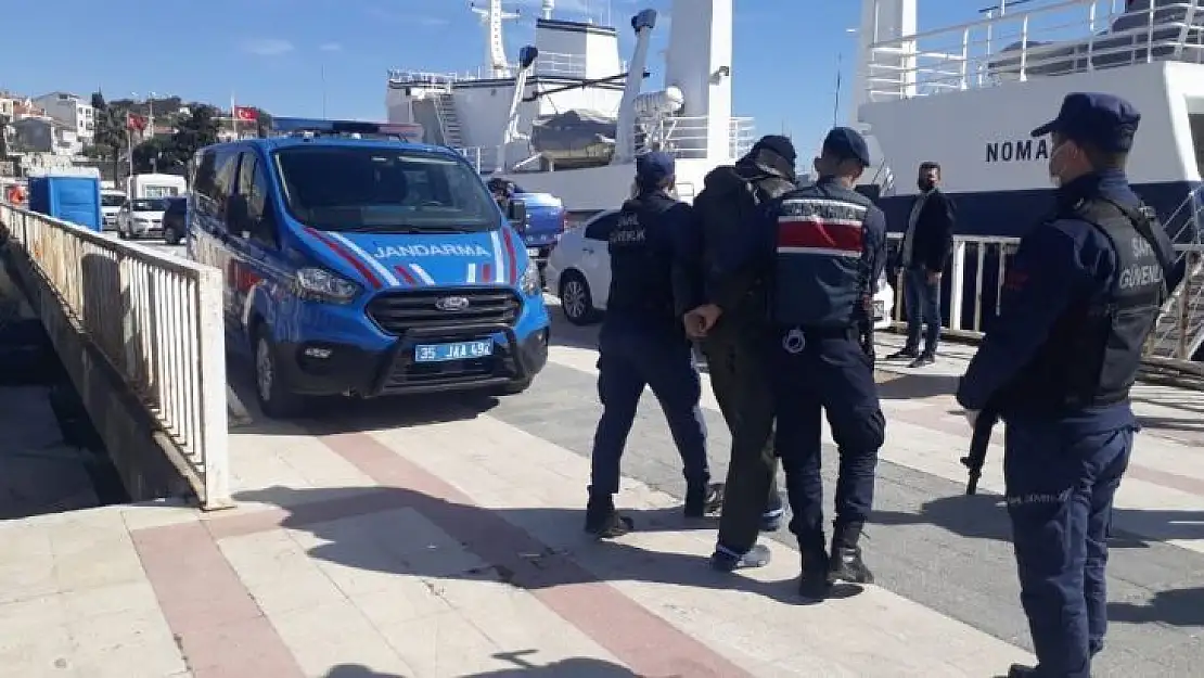 Çeşme'de yabancı bayraklı yatta 51 düzensiz göçmen yakalandı