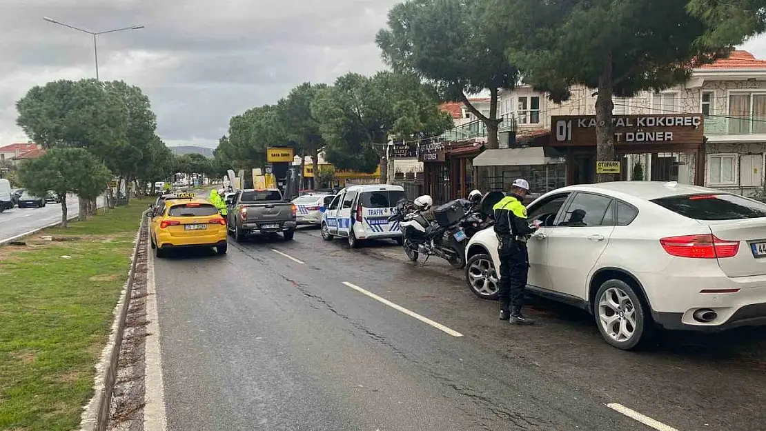 Çeşme'de yaya geçidi ihlali yapan 53 sürücüye işlem