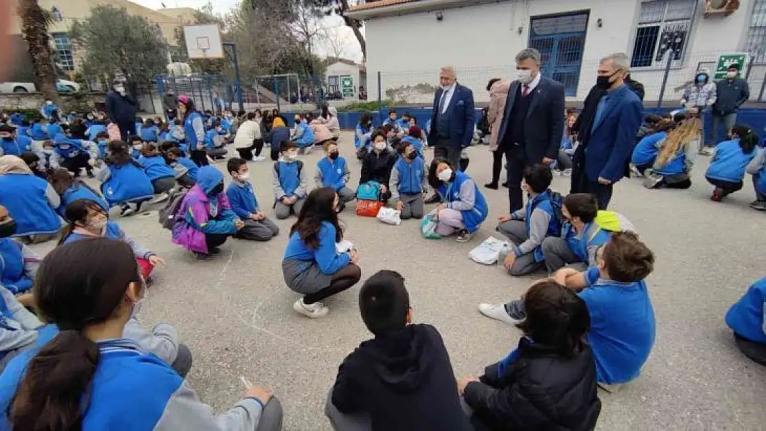 Çeşme'deki okullarda deprem tatbikatı yapıldı