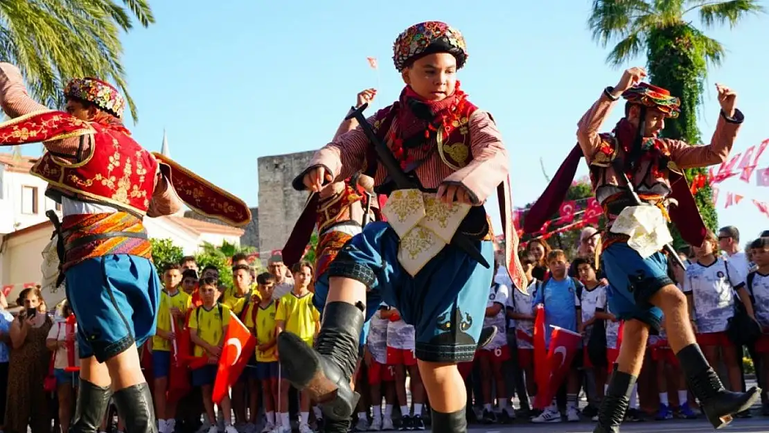 Çeşme Festivali '90'larda Çeşme' teması ile başladı