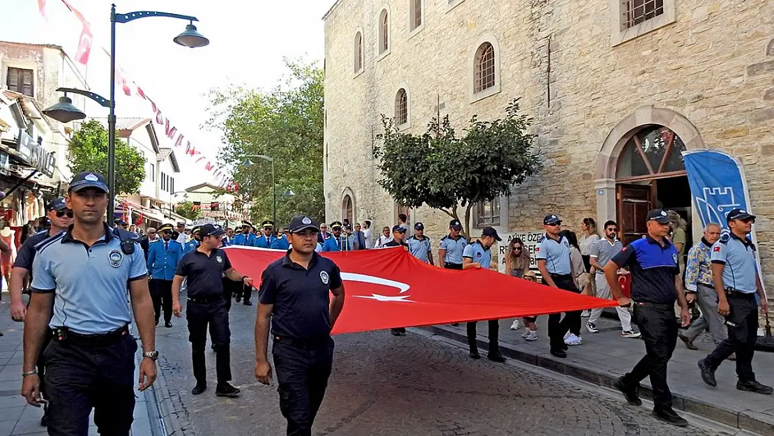 Çeşme'nin kurtuluşu coşkuyla kutlandı