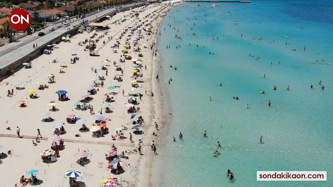 Çeşme plajlarındaki bayram yoğunluğu havadan görüntülendi