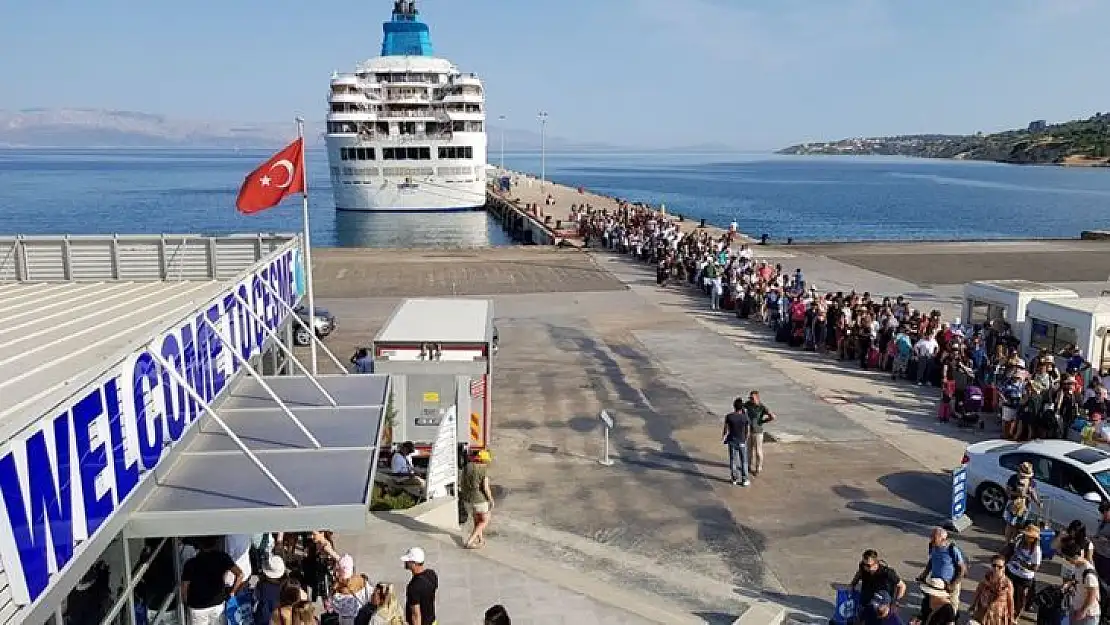 Çeşme'ye kruvaziyer seferleri 6 Nisan'da başlıyor
