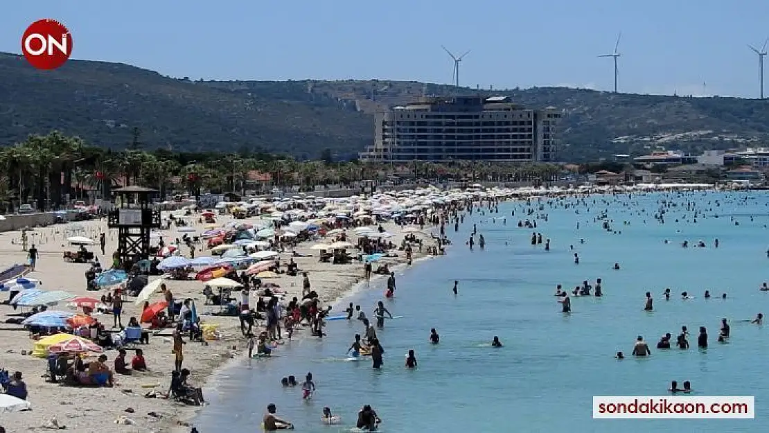 Çeşme'ye tatilci akını devam ediyor