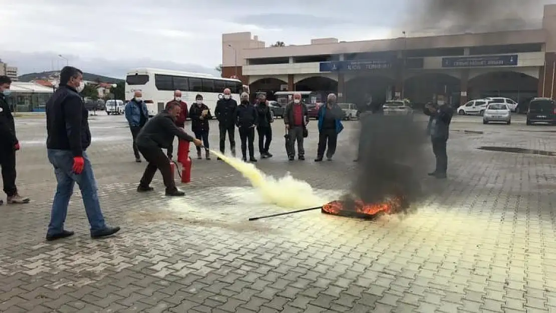 Çeşmeli muhtarlara yangın ve doğal afet eğitimi