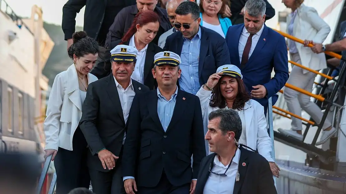 CHP Genel Başkanı Özel deniz otobüsünün ilk seferi ile Bodrum'da