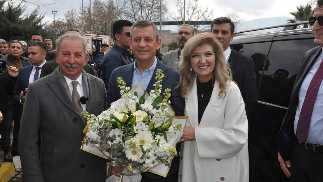 CHP Genel Başkanı Özgür Özel'den Salihli ziyareti