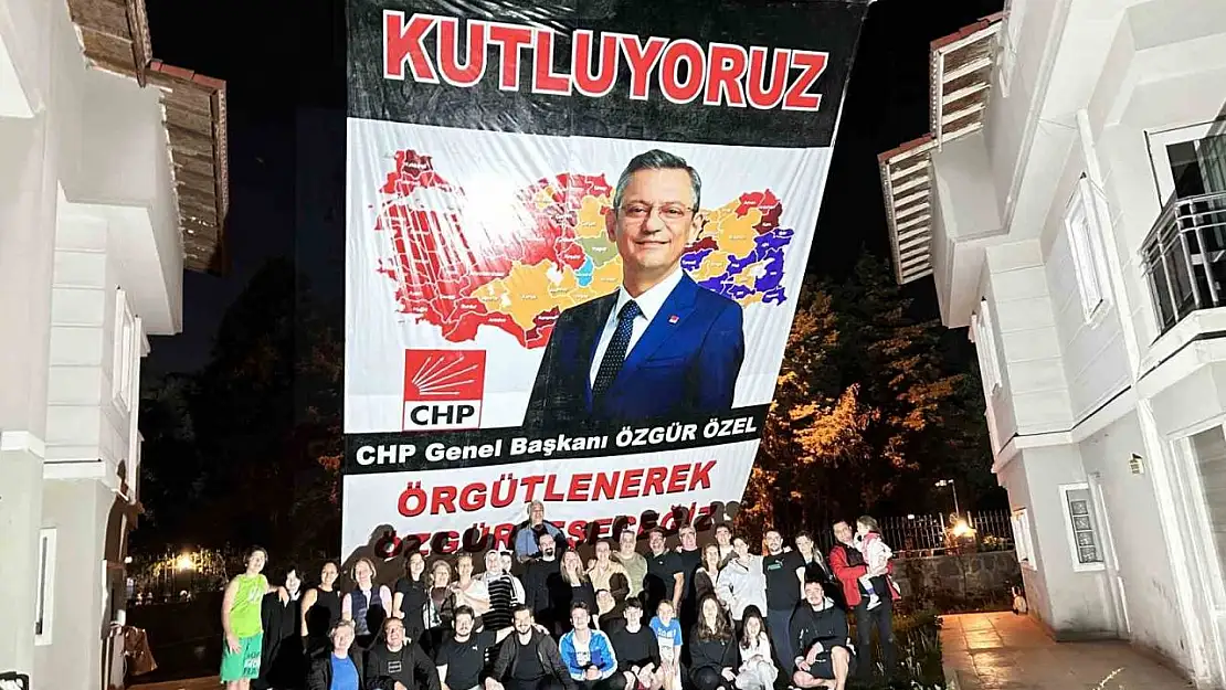 CHP Lideri Özel'in Manisa'daki komşularından kutlama
