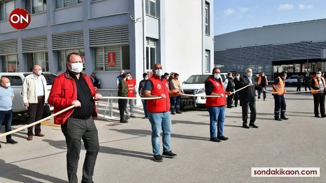 Çiğli Belediyesi çalışanları 1 Mayıs'ı erken kutladı