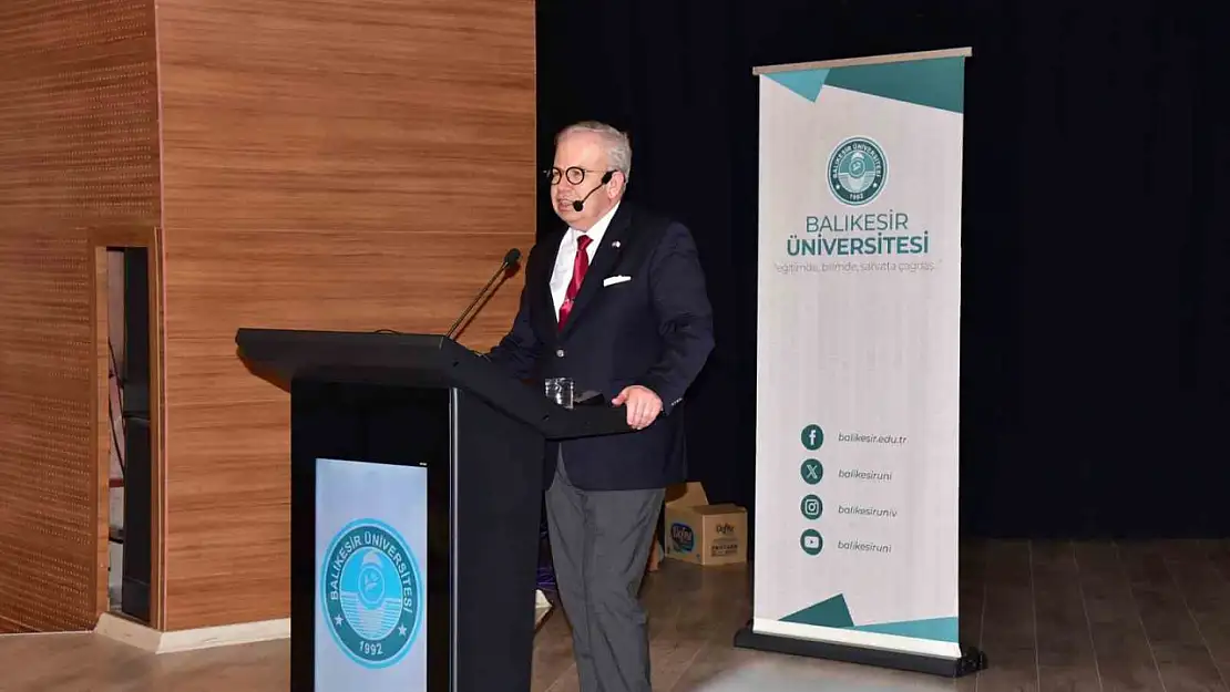 Cihat Yaycı Balıkesir Üniversitesinde 'Mavi Vatan'ı anlattı