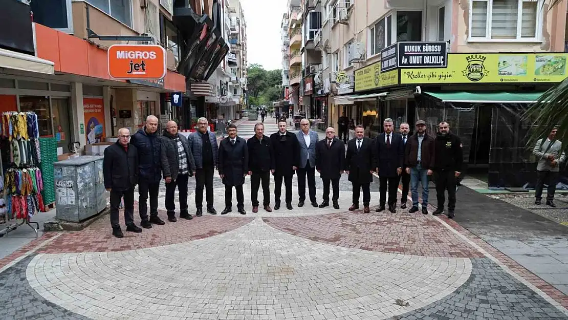 Çimentepe Caddesi esnaflarından Başkan Çelik'e hizmet teşekkürü