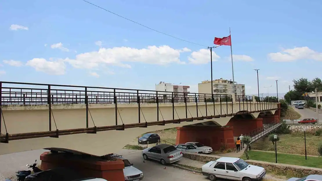 Çine'nin tarihi 'İtalyan Köprüsü' bir asrı aşkın süredir vatandaşlara hizmet ediyor